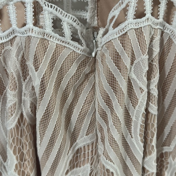 Selfie Leslie Lace Crochet Romper-Medium - Picture 11 of 12